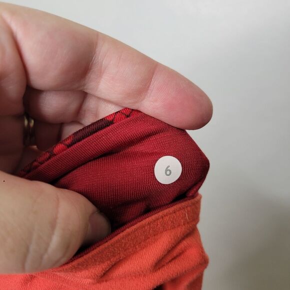 Lululemon Size 6 Cranberry Alarmin Snakeskin Print Reversible Wunder Under Pants - Picture 7 of 11